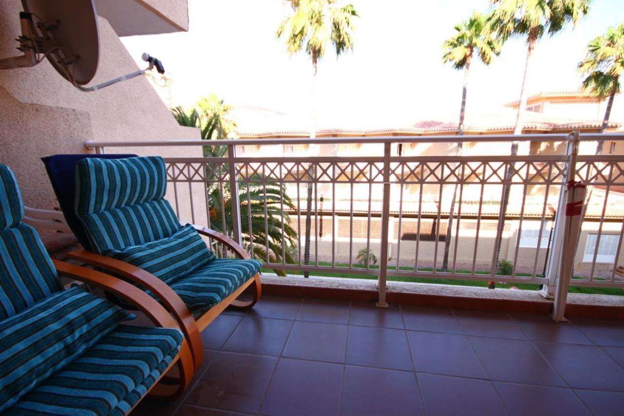 Two Bedroom Apartment In Beachfront Complex With Pool In Playa De Las Americas. Exterior foto