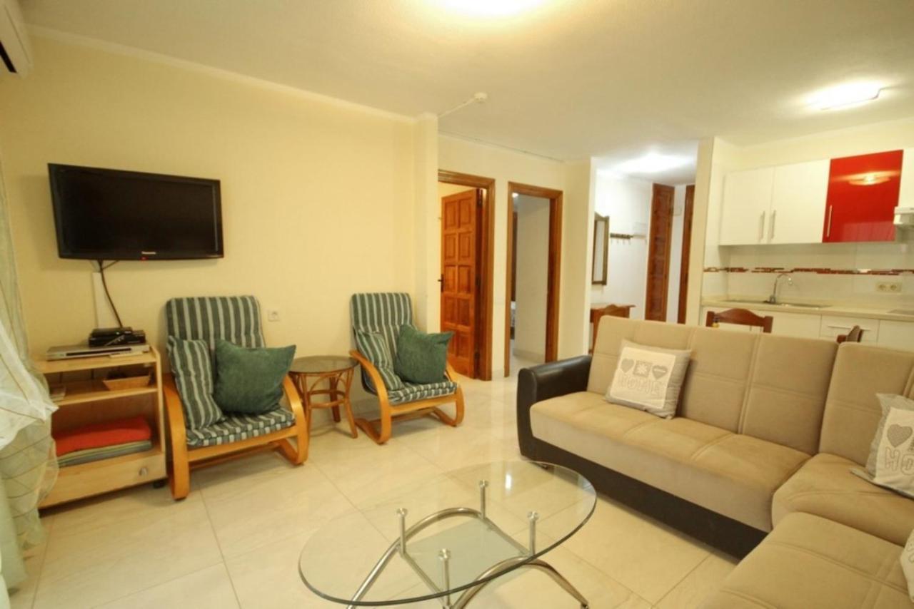 Two Bedroom Apartment In Beachfront Complex With Pool In Playa De Las Americas. Exterior foto