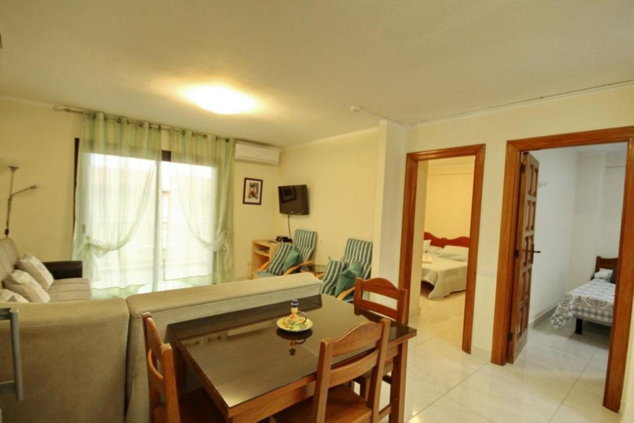 Two Bedroom Apartment In Beachfront Complex With Pool In Playa De Las Americas. Exterior foto