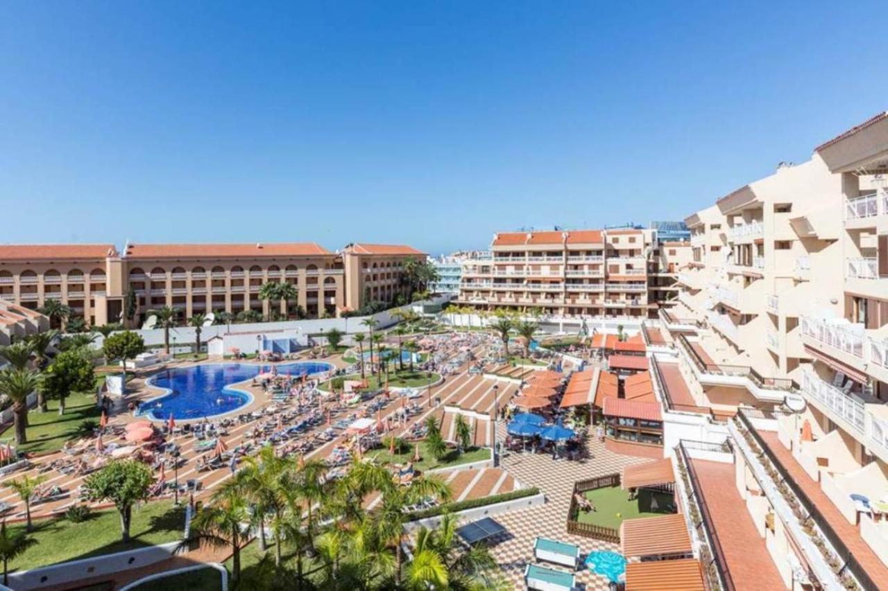 Two Bedroom Apartment In Beachfront Complex With Pool In Playa De Las Americas. Exterior foto