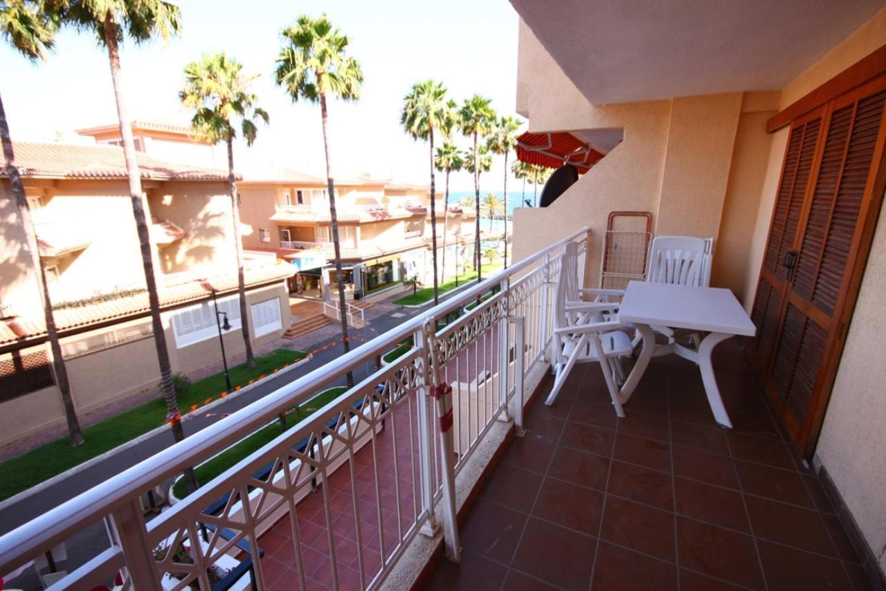 Two Bedroom Apartment In Beachfront Complex With Pool In Playa De Las Americas. Exterior foto