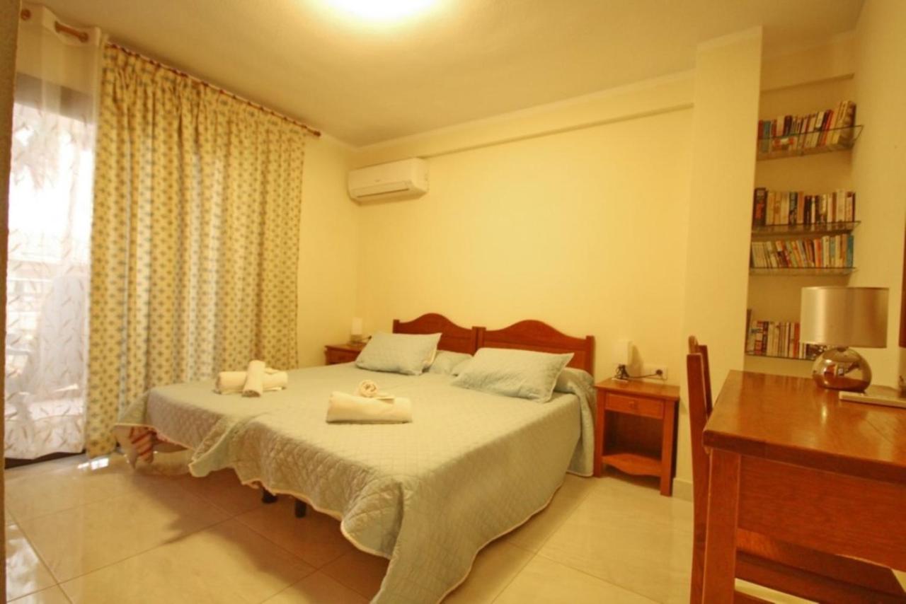 Two Bedroom Apartment In Beachfront Complex With Pool In Playa De Las Americas. Exterior foto